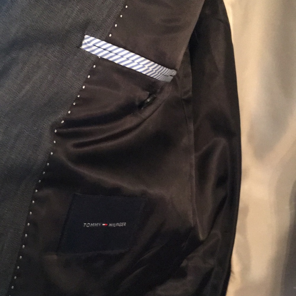 🦊 Tommy Hilfiger NWOT blue blazer. Silky soft - Picture 3 of 3